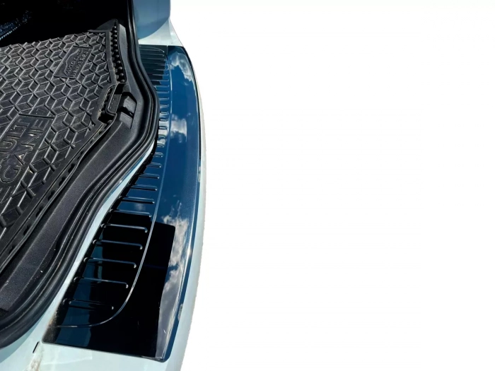 Накладка на задній бампер Renault Megane IV (16-24) Універсал - Nitto (чорний хром) 6