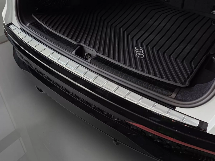 Накладка на задний бампер Audi Q5 III (GU; 24-) - Avisa (серебряная) 5
