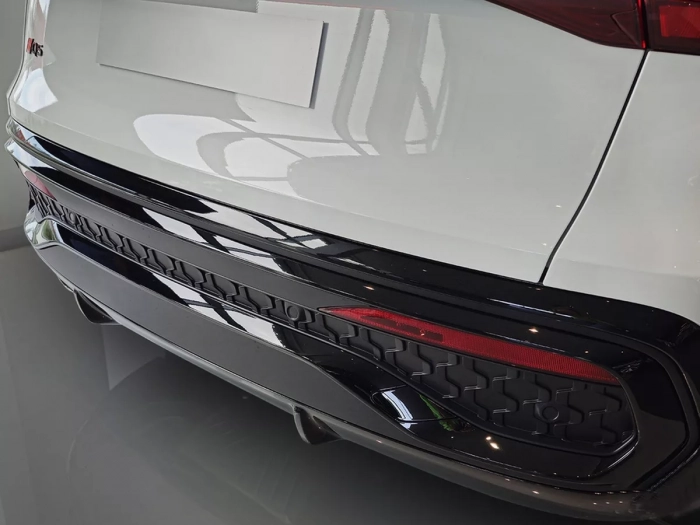 Накладка на задний бампер Audi Q5 III (GU; 24-) - Avisa (чёрная) 6