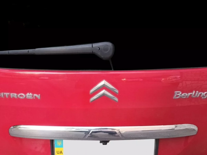 Хром накладка над номером Citroen Berlingo II (08-18) 4
