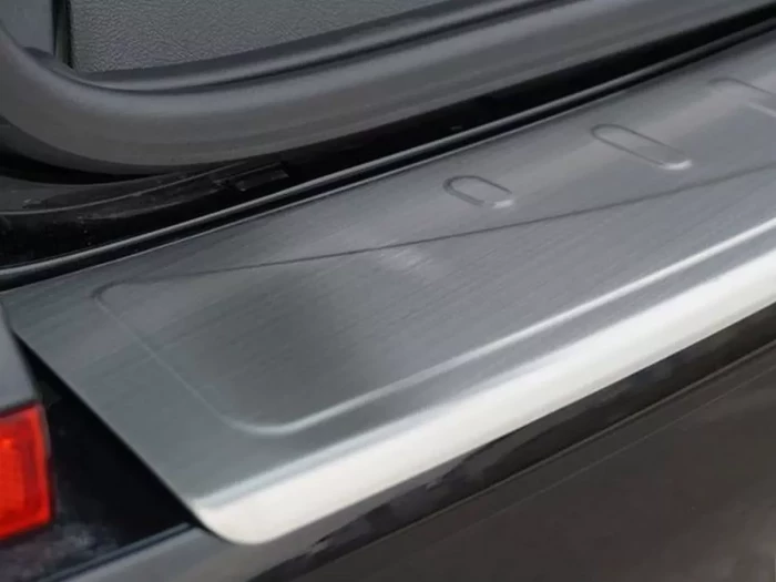 Накладка на бампер VW T6 / T6.1 (15-23) одна дверь - Omsa (матовая) 3