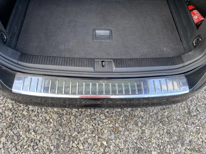 Накладка на задний бампер VW Passat B8 (3G; 15-22) Универсал - Carmos (хром) 6