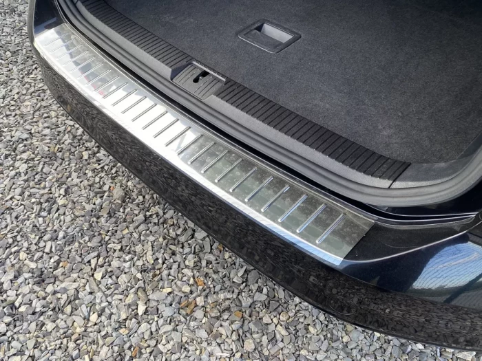 Накладка на задний бампер VW Passat B8 (3G; 15-22) Универсал - Carmos (хром) 7