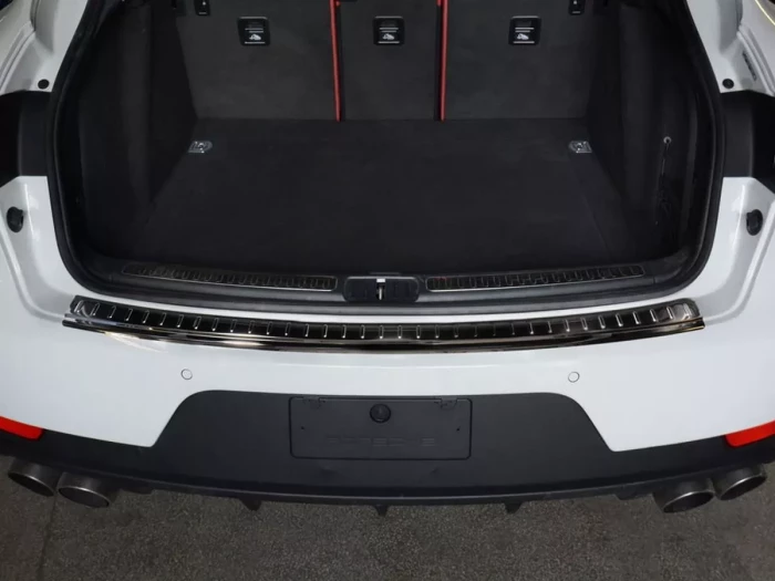 Накладка на задний бампер Porsche Macan I (95B; 14-26) - Avisa (черная) 2