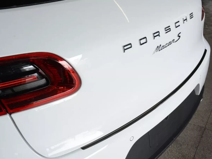 Накладка на задний бампер Porsche Macan I (95B; 14-26) - Avisa (черная) 4