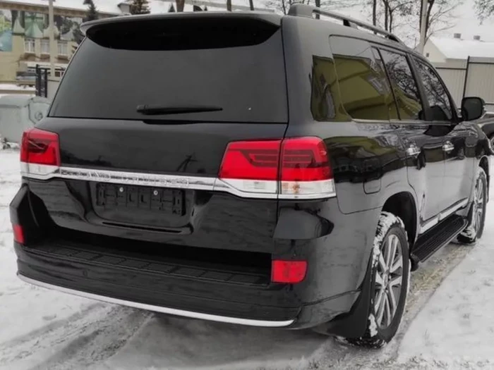 Накладки на бампер Toyota LC 200 (16-21) - GT 2021 (чорні) 4