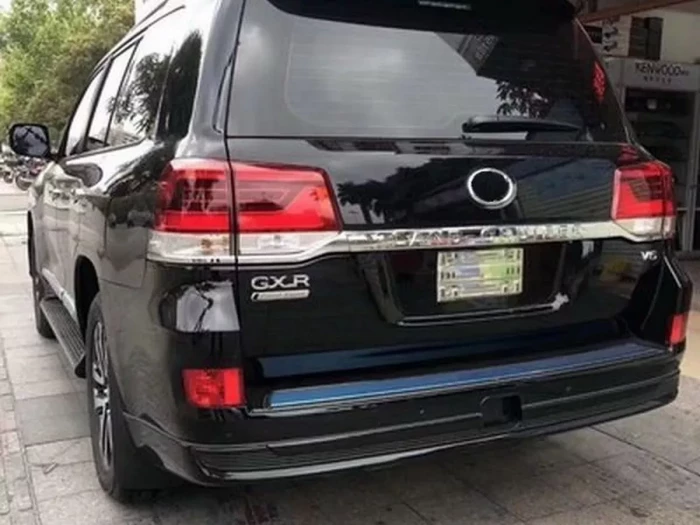 Накладки на бампер Toyota LC 200 (16-21) - GT 2019 стиль (чорні) 2