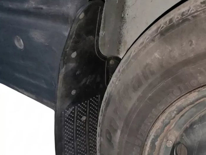 Бризковики Renault Master III (10-23) - прямі 8