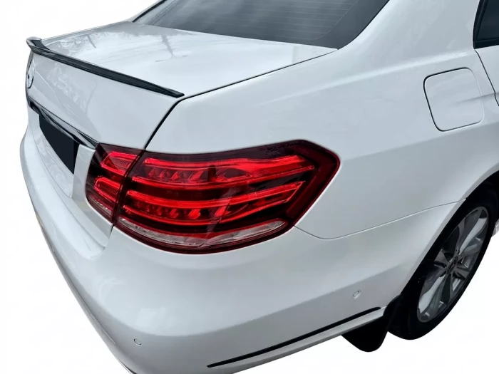 Спойлер багажника Mercedes E W212 (09-16) Sedan - чёрный 3