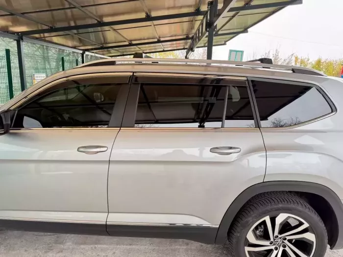 Вітровики VW Atlas / Teramont (16-) - Hawk (з хром молдингом) 4 шт 4