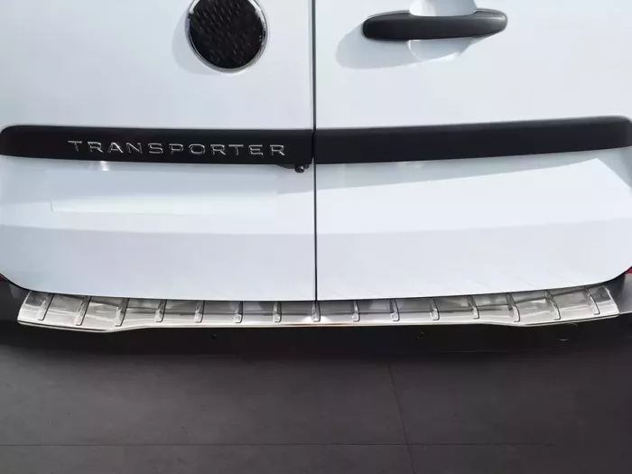Накладка на задній бампер VW T7 Transporter (24-) - Avisa (срібна) 5