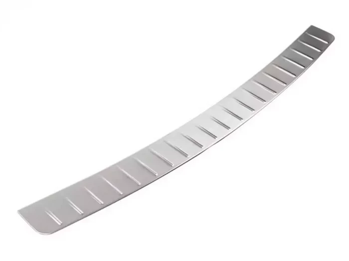 Накладка на задний бампера VW Golf IV (98-04) 5D Hatchback - Nitto (хром) 2