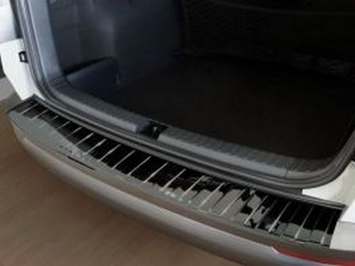 Накладка на бампер Skoda Karoq (NU7; 17-) - Avisa (чёрная глянцевая) 3