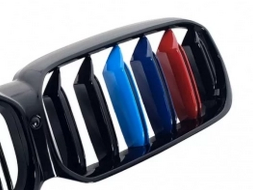 Решётка BMW 5 G30 / G31 LCI (20-23) - цветные двойные рёбра 4