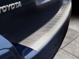 Накладка на задний бампер Toyota Avensis II (T25; 03-09) Универсал