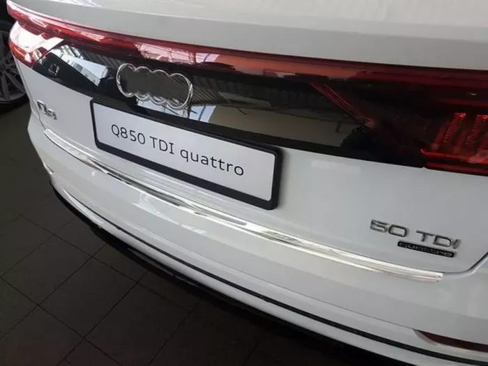Накладка на задній бампер Audi Q8 (18-) - Avisa (глянцева) 3