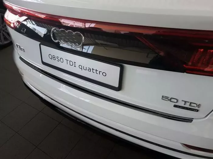 Накладка на задний бампер Audi Q8 (18-) - Avisa (чёрная) 3