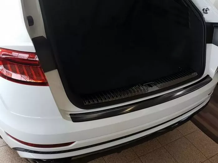 Накладка на задний бампер Audi Q8 (18-) - Avisa (чёрная) 4