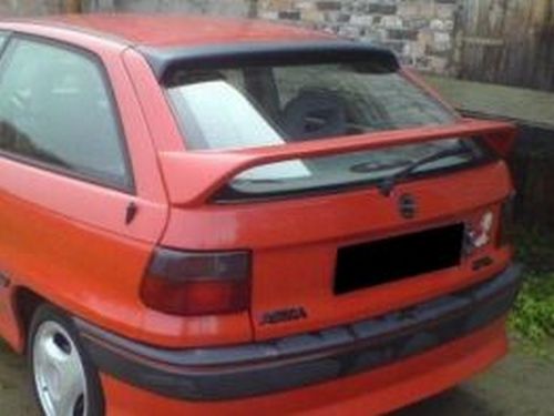 Спойлер багажника нижний OPEL Astra F (91-) Hatchback