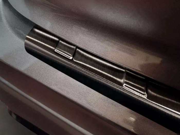 Накладка на задній бампер Mitsubishi Eclipse Cross PHEV (21-) - Avisa (чорна) 4