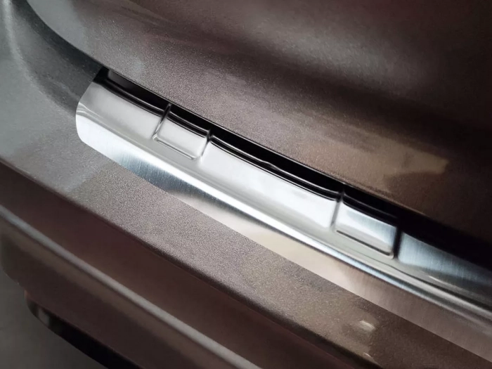 Накладка на задній бампер Mitsubishi Eclipse Cross PHEV (21-) - Avisa (срібна) 4