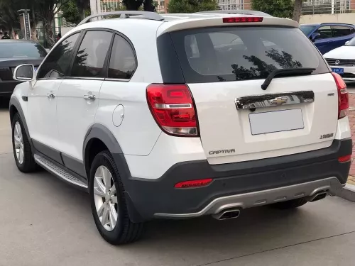 Chevrolet Captiva I (2016-2019) with side steps 4