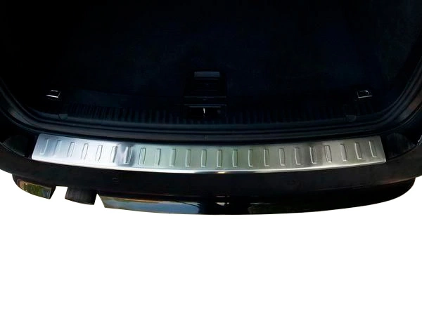 Накладка на задній бампер BMW 5 E61 (07-10) - Avisa