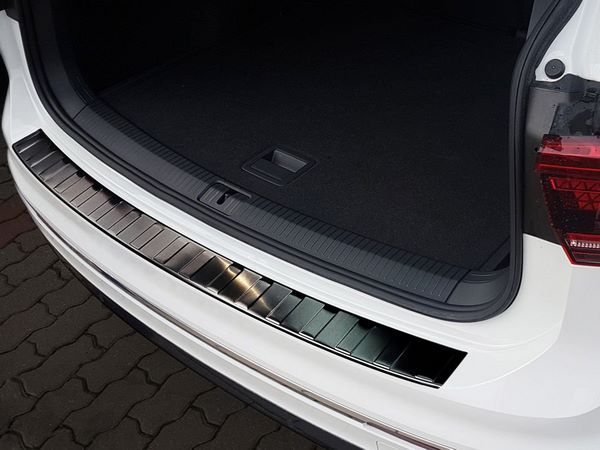 Накладка на задний бампер VW Tiguan II / Allspace (16-) - Avisa (чёрная)