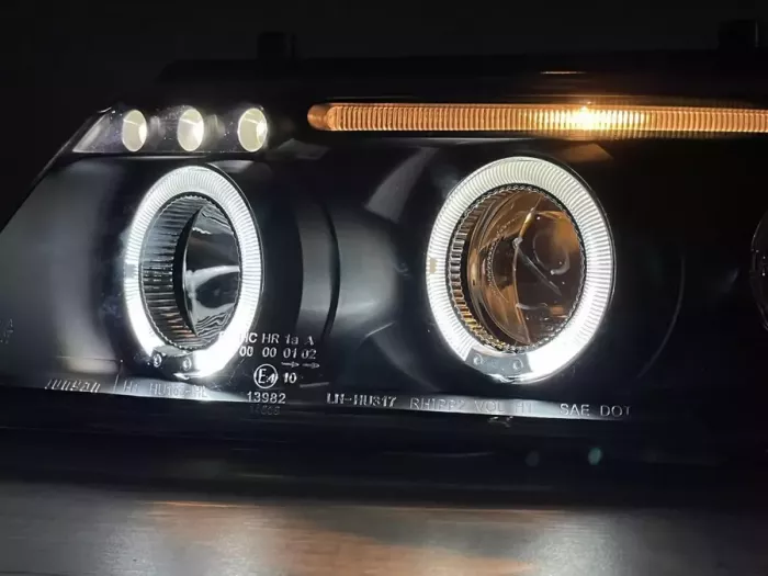 Фары чёрные VW Passat B5 3B (96-00) - ангельские глазки LED 8