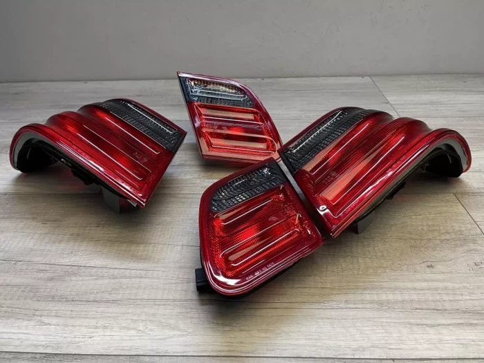 Ліхтарі задні Mercedes W210 (95-02) Sedan - лампові червоно-димчасті 7