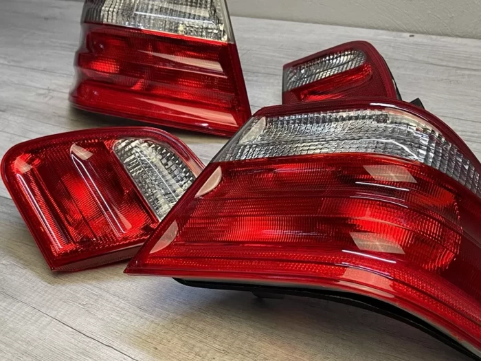 Ліхтарі задні Mercedes W210 (95-02) Sedan - лампові червоно-білі 7