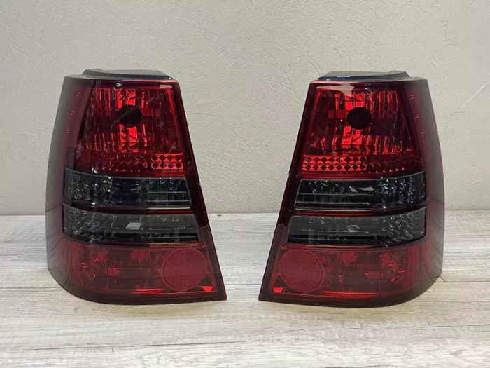 Фонари задние VW Bora A4 (99-06) Универсал - красно-дымчатые 4