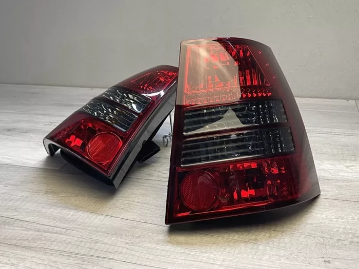 Фонари задние VW Bora A4 (99-06) Универсал - красно-дымчатые 5