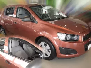 Дефлектори вікон Chevrolet Aveo T300 (11-20) Hatchback - Heko (вставні вітровики) 3