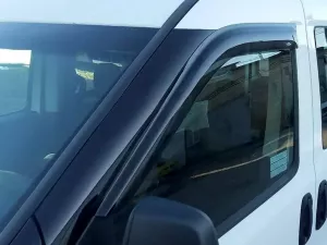 Дефлектори вікон Fiat Doblo II (10-22) - Hic (накладні)