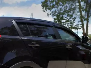 Дефлекторы окон Kia Sportage III (SL; 10-15) - Hic (накладные) 4