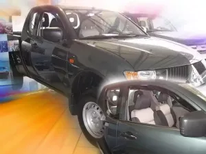 Дефлекторы окон Mitsubishi L200 IV Club Cab (06-15) 2D - Heko 4