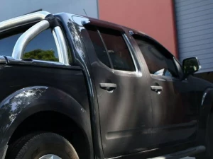 Дефлекторы окон Nissan Navara III (D40; 05-14) 4D - Hic (накладные) 4