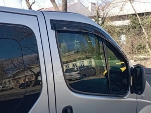 Дефлектори вікон Renault Trafic II (01-14) - Hic (накладні) 8