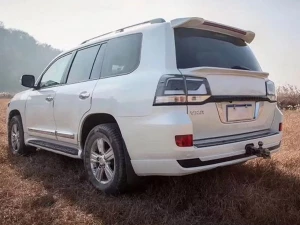 Накладки на бампер Toyota LC 200 (16-21) - GT 2019 стиль (белые) 2