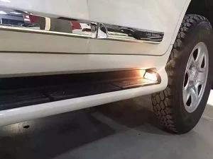 Пороги боковые Toyota LC 200 (07-21) - 2016 стиль (белые) 2