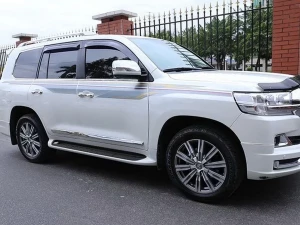 Пороги боковые Toyota LC 200 (07-21) - 2016 стиль (белые) 3