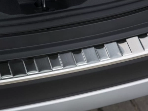 Накладка на задний бампер Toyota Rav4 IV (XA40; 13-15) - Avisa 3