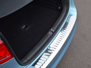 Накладка на бампер VW Passat B7 (11-15) Универсал - Omsa (глянцевая) 6