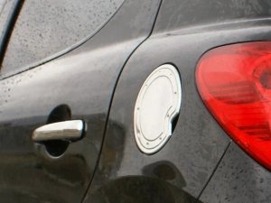 Хром накладка на лючок бензобака Peugeot 207 (06-12) 4