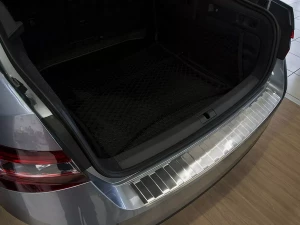 Накладка на задній бампер Skoda Superb III (3V; 15-24) Liftback - Avisa (срібна) 3
