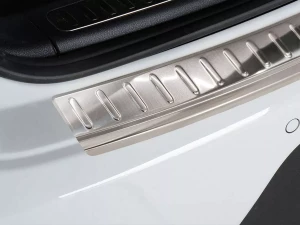 Накладка на задний бампер Porsche Macan I (95B; 14-26) - Avisa (серебряная) 3