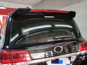 Спойлер верхний Toyota LC 200 (16-21) - со стоп-сигналом (черный)