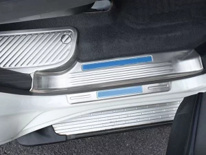 Накладки на пороги дверей Toyota LC 200 (07-21) - Led 3