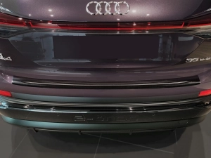 Накладка на бампер Audi Q4 e-tron / Sportback (FZ; 21-) - Avisa (чёрный графит) 7